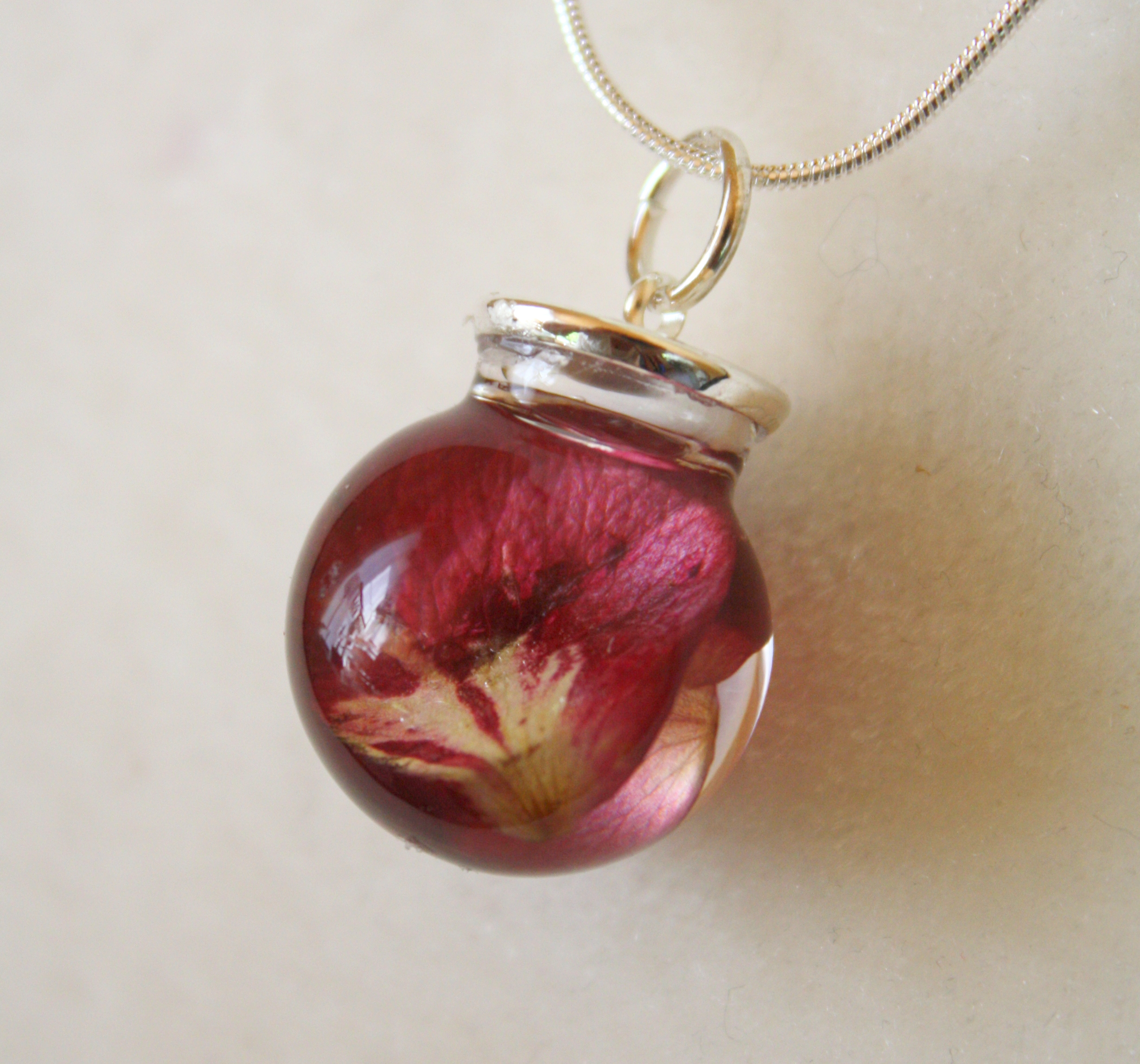 Collier bulle pétales de roses-Rose petal bubble necklace
