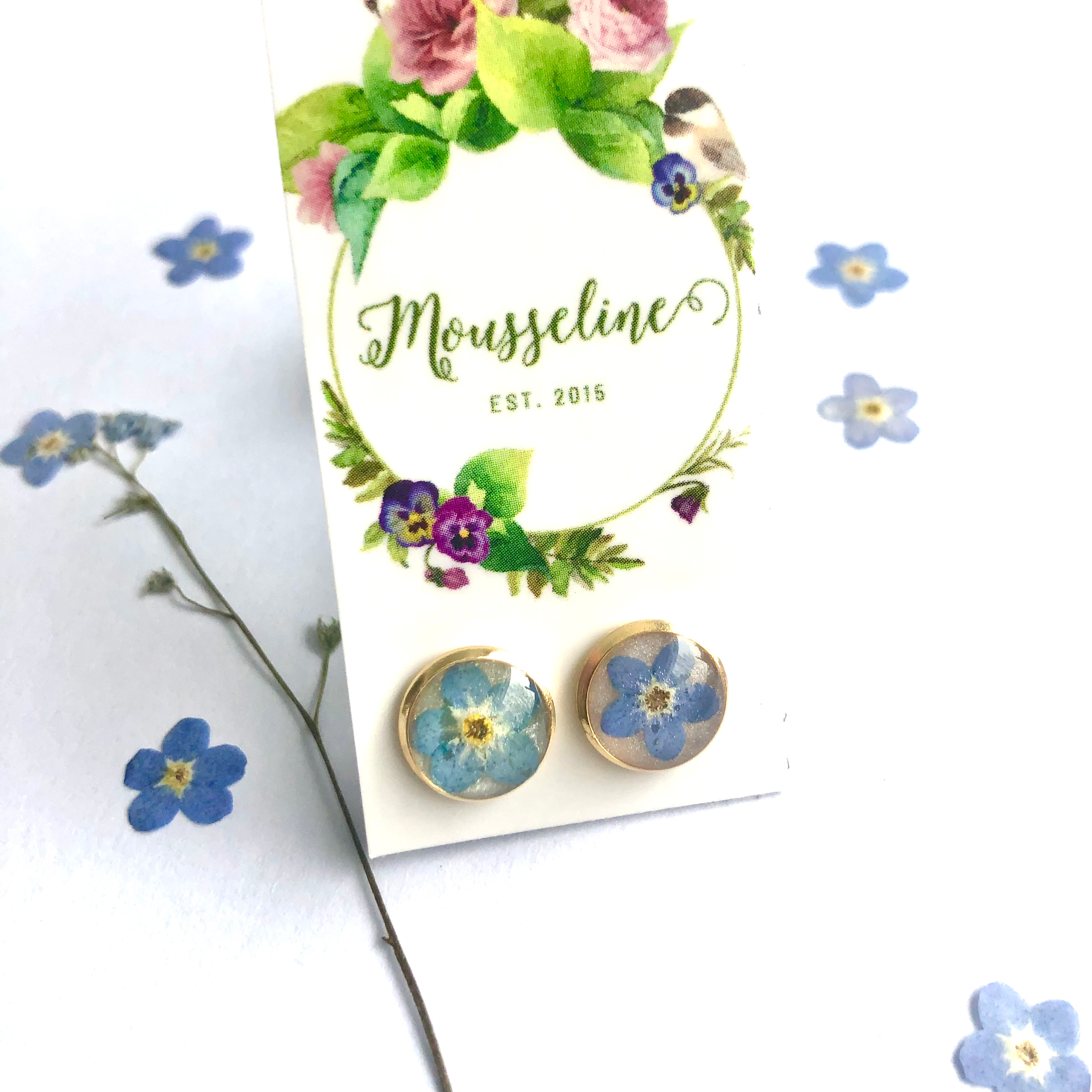 Boucles d'oreilles myosotis (boutons-blanc)/Forget-me-not button earrings-white
