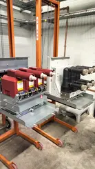 Disjonteur haute tension utilisé dans la maintenance haute tension pour assurer la sécurité et la fiabilité des installations électriques.