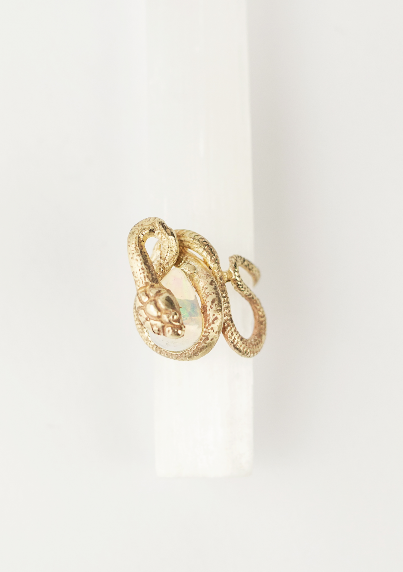 Oroboros oro 9 ct / Opale