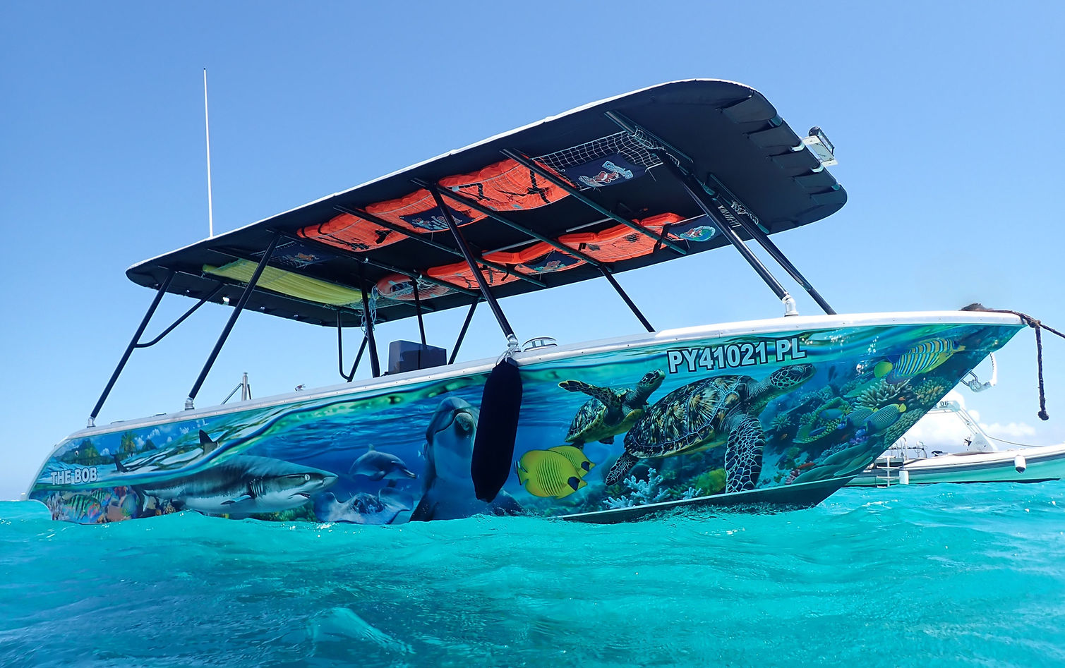 bateautahitisub.jpg