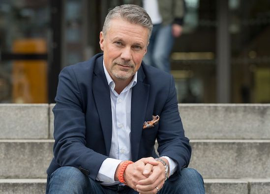 En kaffe med reflektion. Podd. Magnus Lewrén.