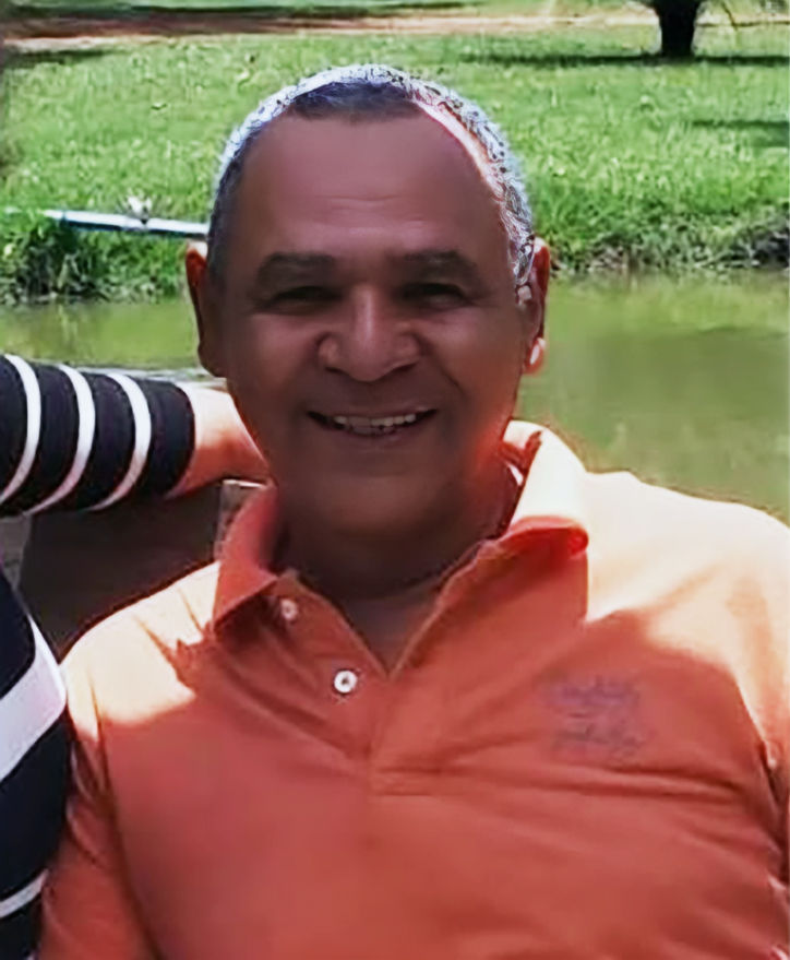 Nome: João Crisóstomo de Souza Moreira
Nascimento: 27 de janeiro de 1960 - Inhapim - MG
Filiação: Raimundo Nilton Moreira e Amélia de Souza Moreira
Residência: Barra do Garças/MT
Formação Escolar:
Curso Colegial - Escola Agrotécnica Federal de Rio Pomba Graduação - Centro Pedagógico de Barra do Garças
Experiência Profissional; Cargos e funções já exercidos:
Instituto de Defesa Agropecuária - Técnico em Agropecuária
Fundação da Associação Capoeirista de um Povo Afro-Latino
Formou-se professor de capoeira (corda azul) pela Associação de Capoeira
Regional "Sérgio Sabatine" - Ubá/MG;
Agraciado pela Lei de Incentivo à Cultura com apoio ao Projeto Capoeirando com crianças e adolescentes nos Bairros.
Produção cultural:
Elaboração e publicação da obra: Apostila de Capoeira da Fundação Capoal
Lançamento do CD de Capoeira no Estado de Mato Grosso, com 22 composições próprias.