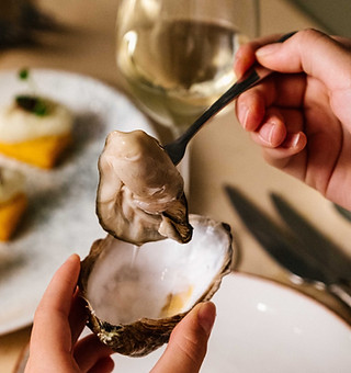 sparkling-wine-tasting-freshly-shucked-oyster-pairing-london