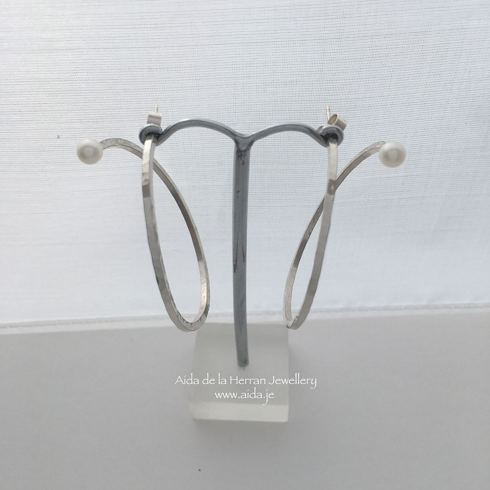 Thumbnail: Peekaboo Pearl Hoop Earrings