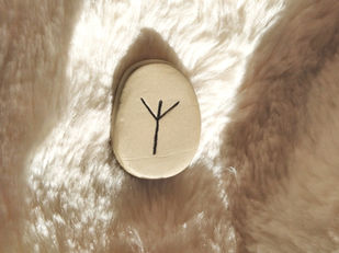 Tirage de la rune ALGIZ, EOLH, ELHAZ, ALGIR, ALGIS, ALGS, ELGR, MADR : signification
