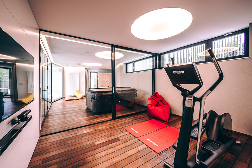 osvetlenie posilovne obvodová led sústava svetelné stropy