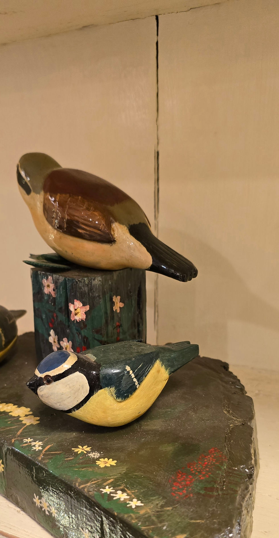 Thumbnail: Vintage Hand Carved And Painted Folk Art Nuthatch Bird Group D Frost