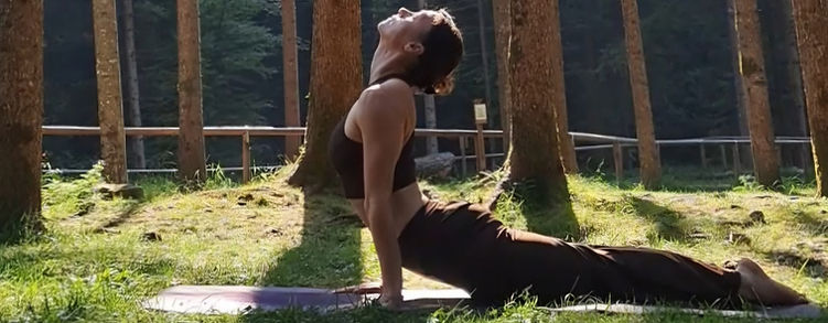 Pratica yoga in natura Val di Ledro