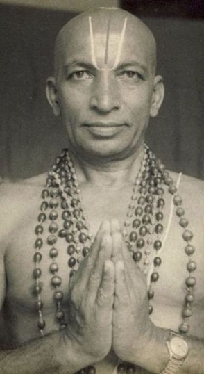 Portrait de T.K.V. Desikachar, mains jointes