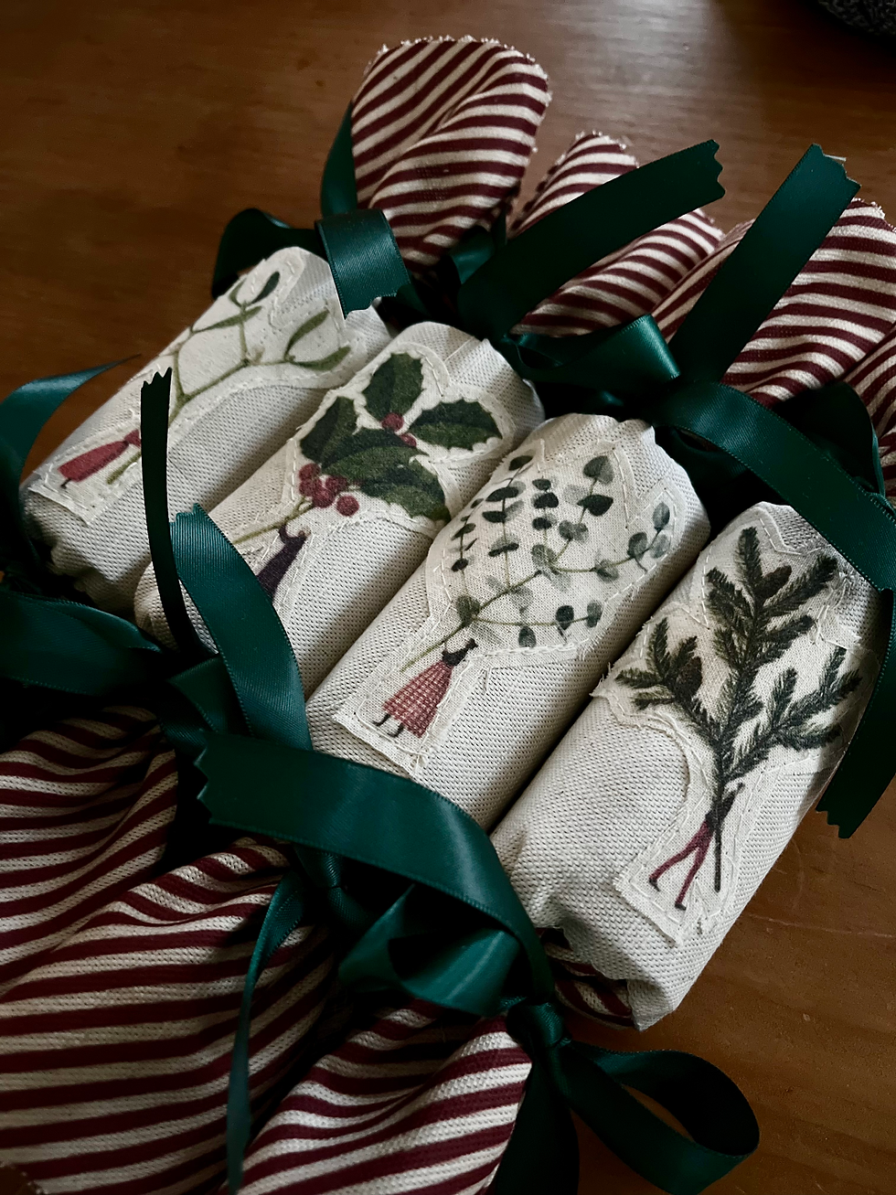 Thumbnail: Laura Stoddart  Appliqué - Reusable Fabric Cracker