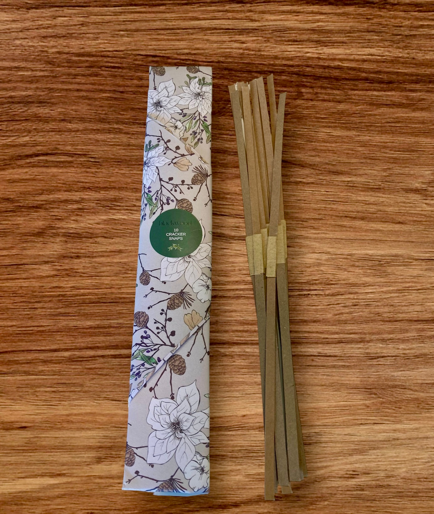 Pack of 10 cracker snaps