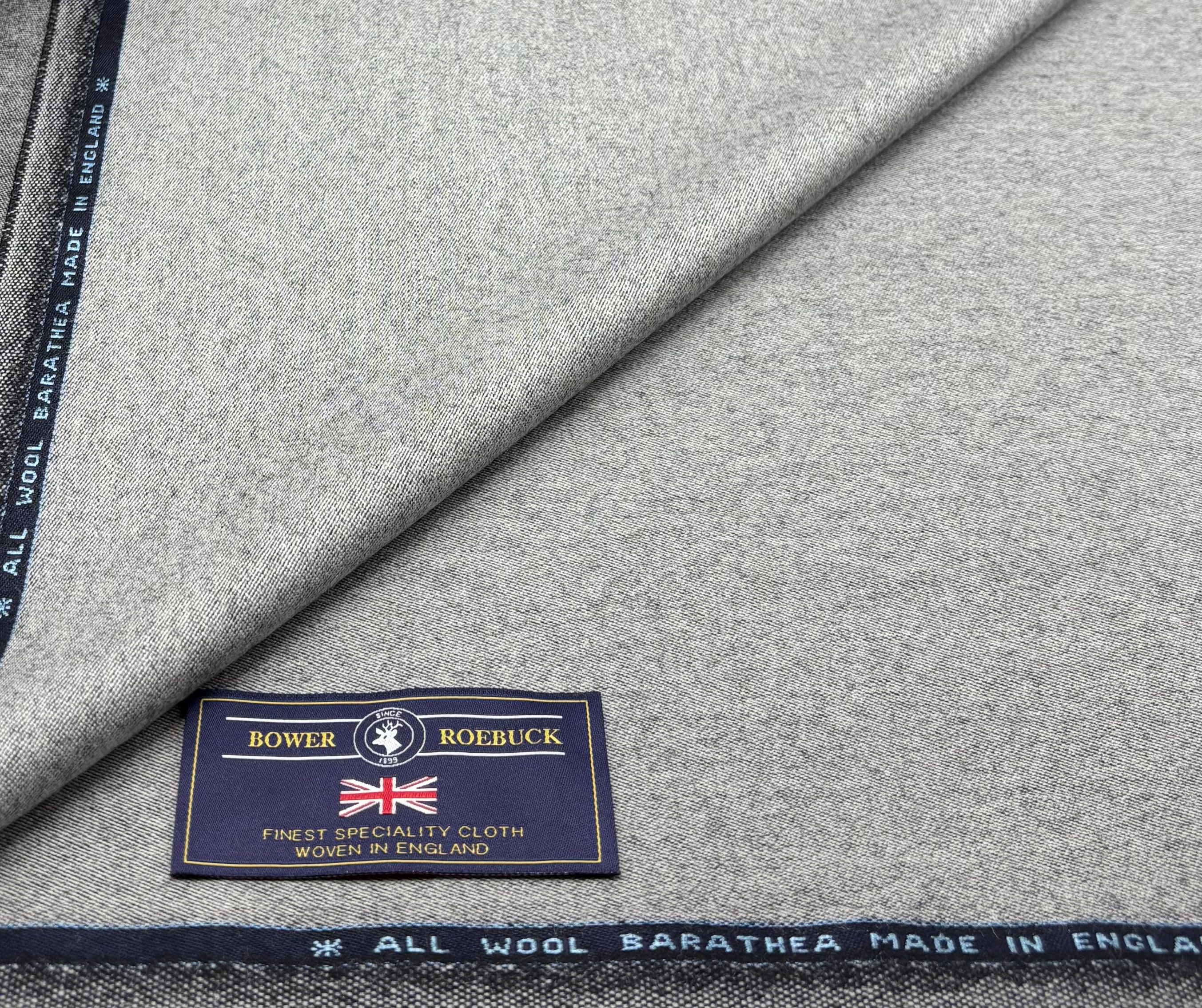 قماش باراثيا من الصوف بالكامل باللون الرمادي الفاتح من شركة باور روبوك