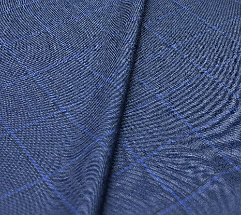 الصورة المصغرة: blue check super 180s wool fabric folded in half