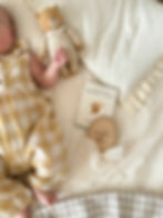 Дерев'яна табличка для першого фото з шифоновою стрічкою