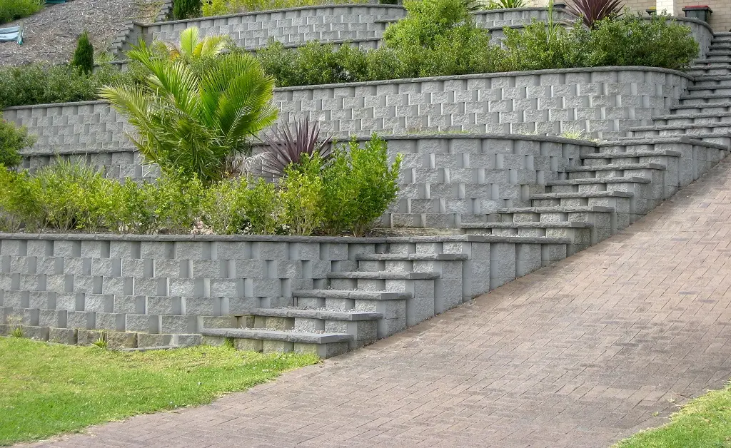 636d01c4c5996f0e358538c3_cost of stone retaining wall.webp