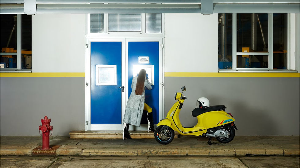 VESPA_IMAGES_MODEL_Primavera_Lifestyle_03.jpg