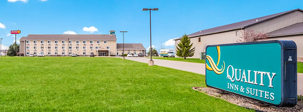 Front drive into the Quality Inn & Suites of Eldridge Iowa