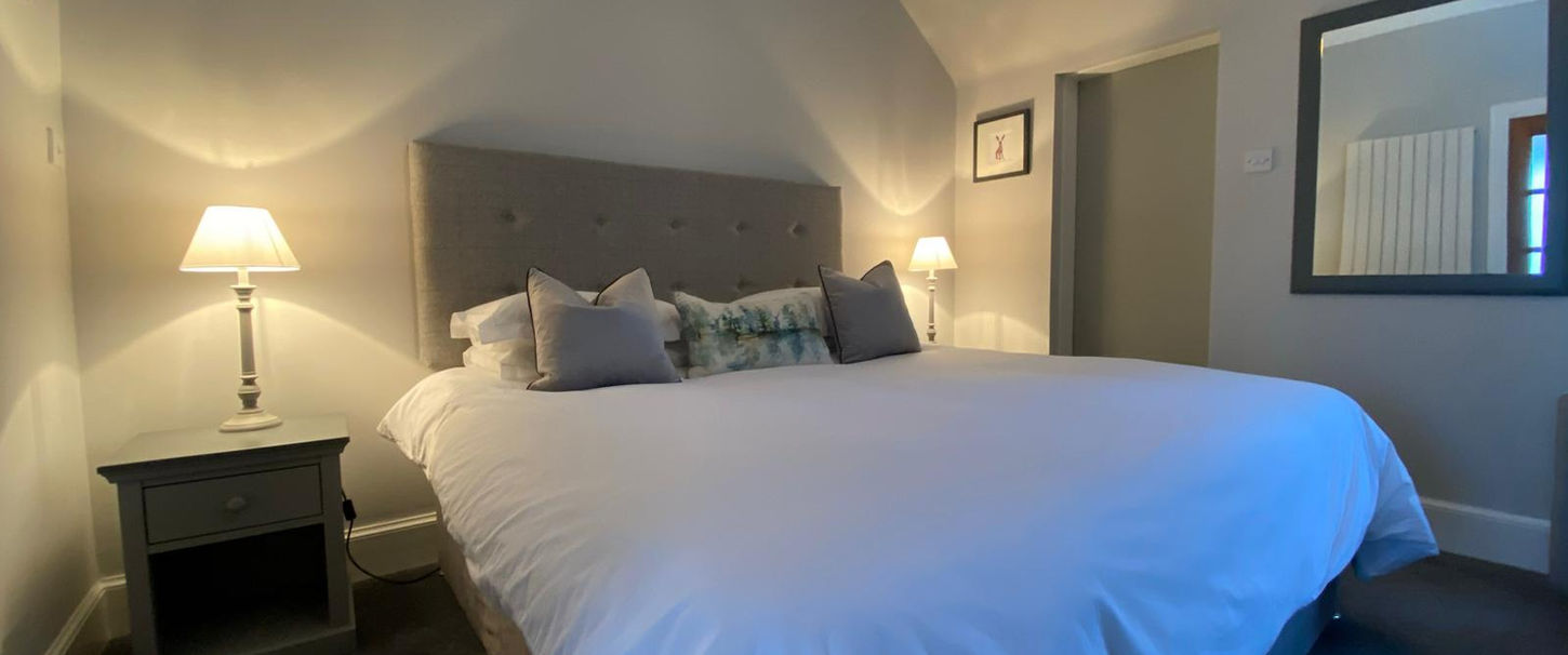 king size bed in room of cairngorm guest house aviemore