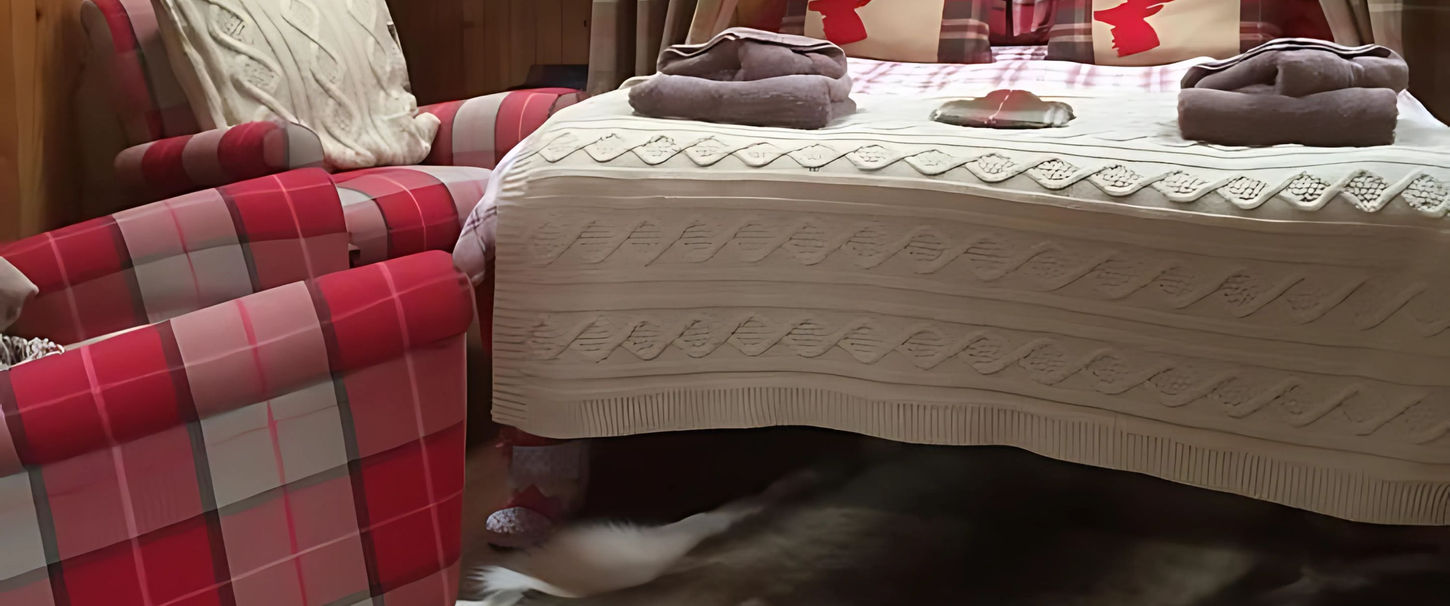 Room Description Ardlogie Bothy is a traditional luxury timber built cabin designed with quality traditional tartan soft furnishings in aviemore