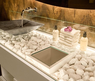Saloninrichting met een rustgevend interieur, verfijnde details en een wellnessgevoel