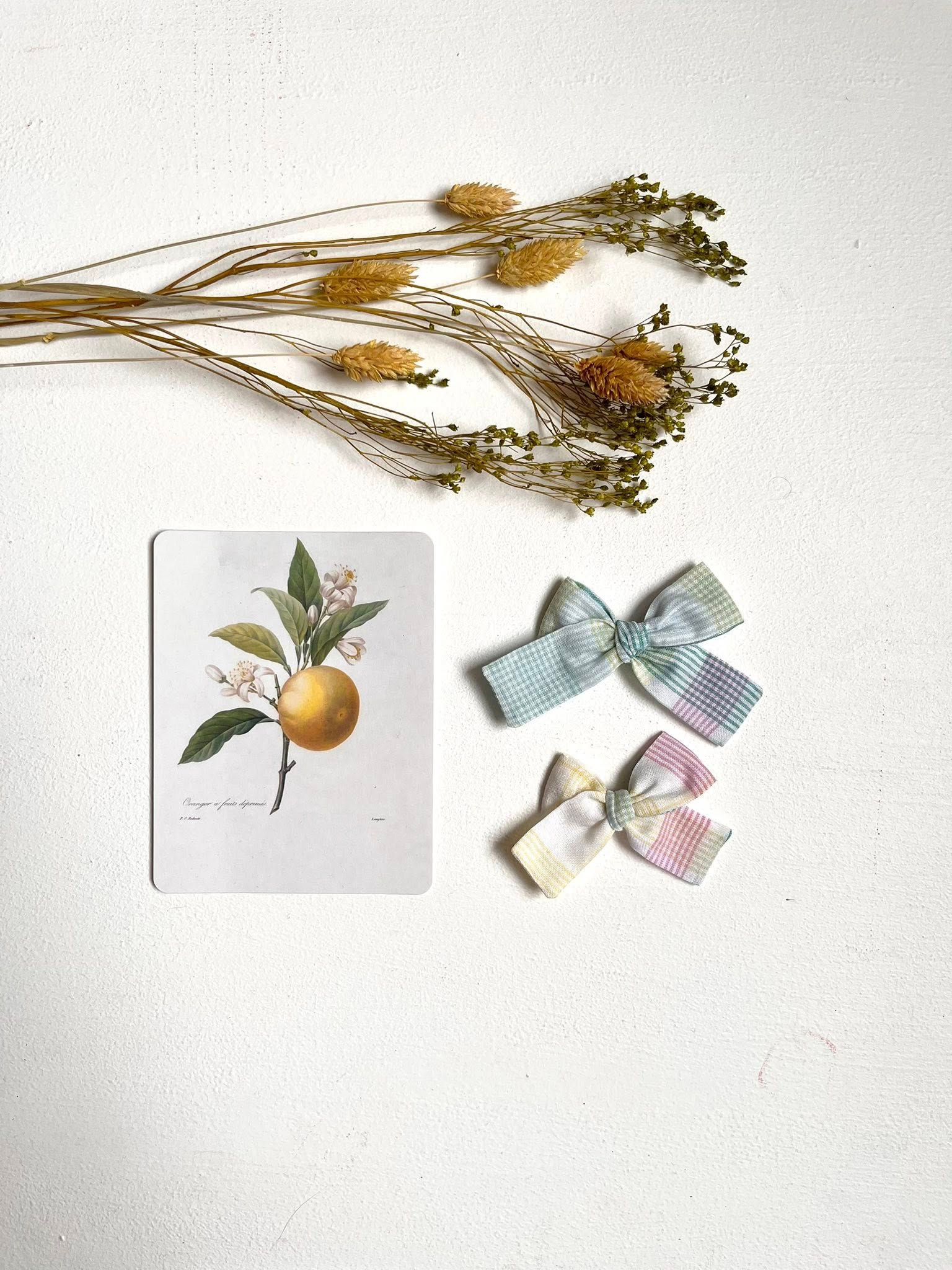 Noeud noué, tartan gaufré rose-bleu