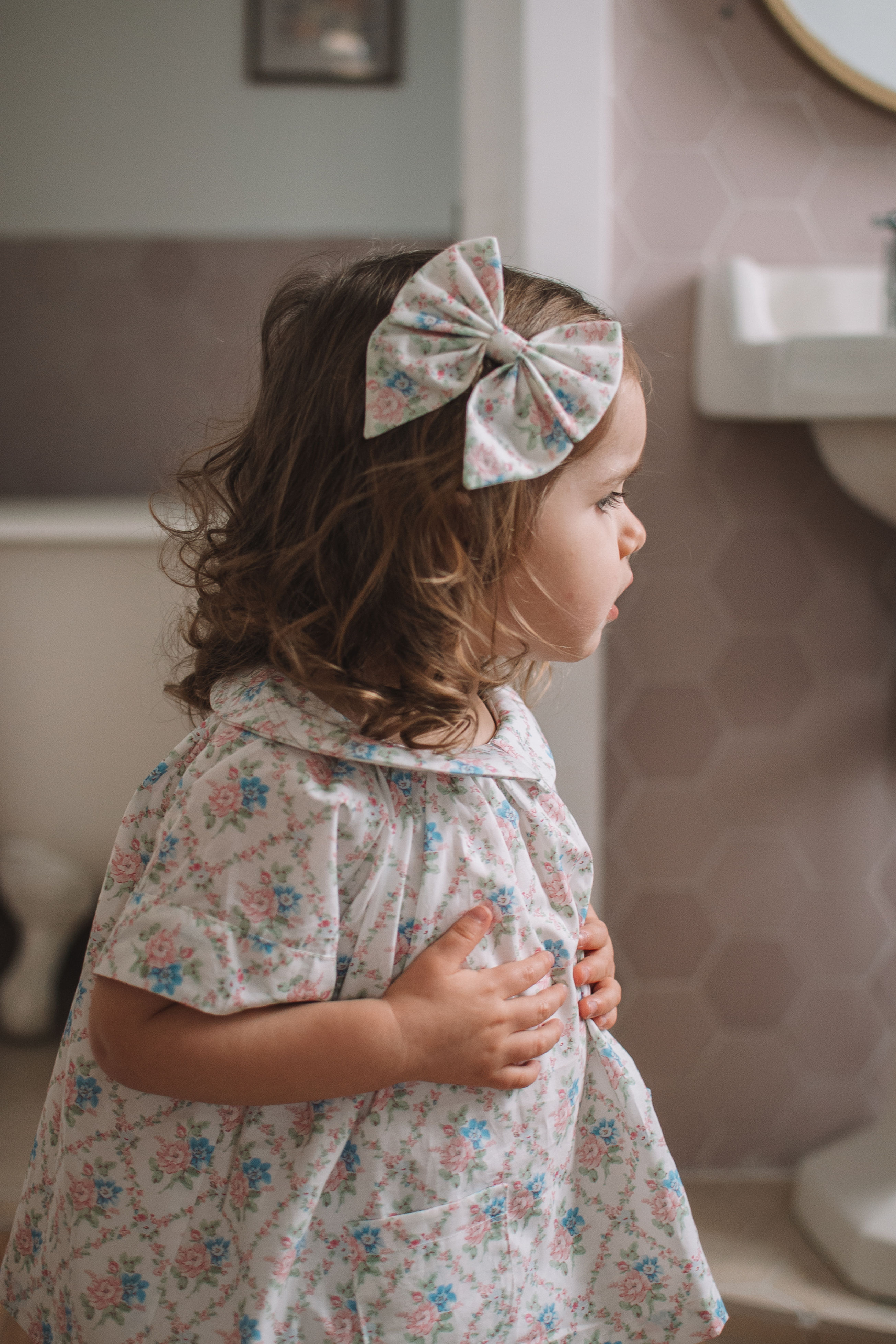 Noeud vintage, fleur rose bleue