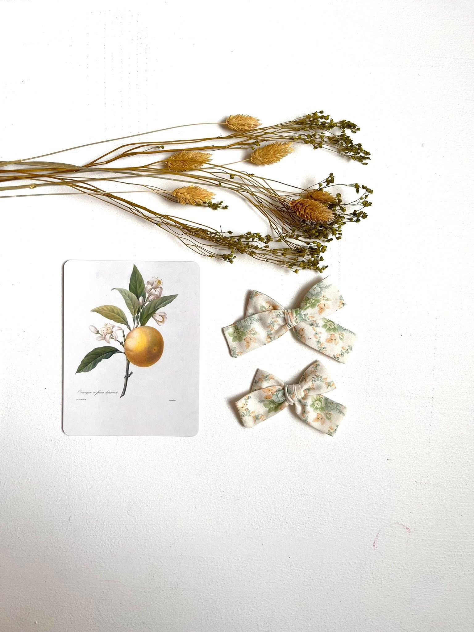 Noeud noué, fleur mint-ocre