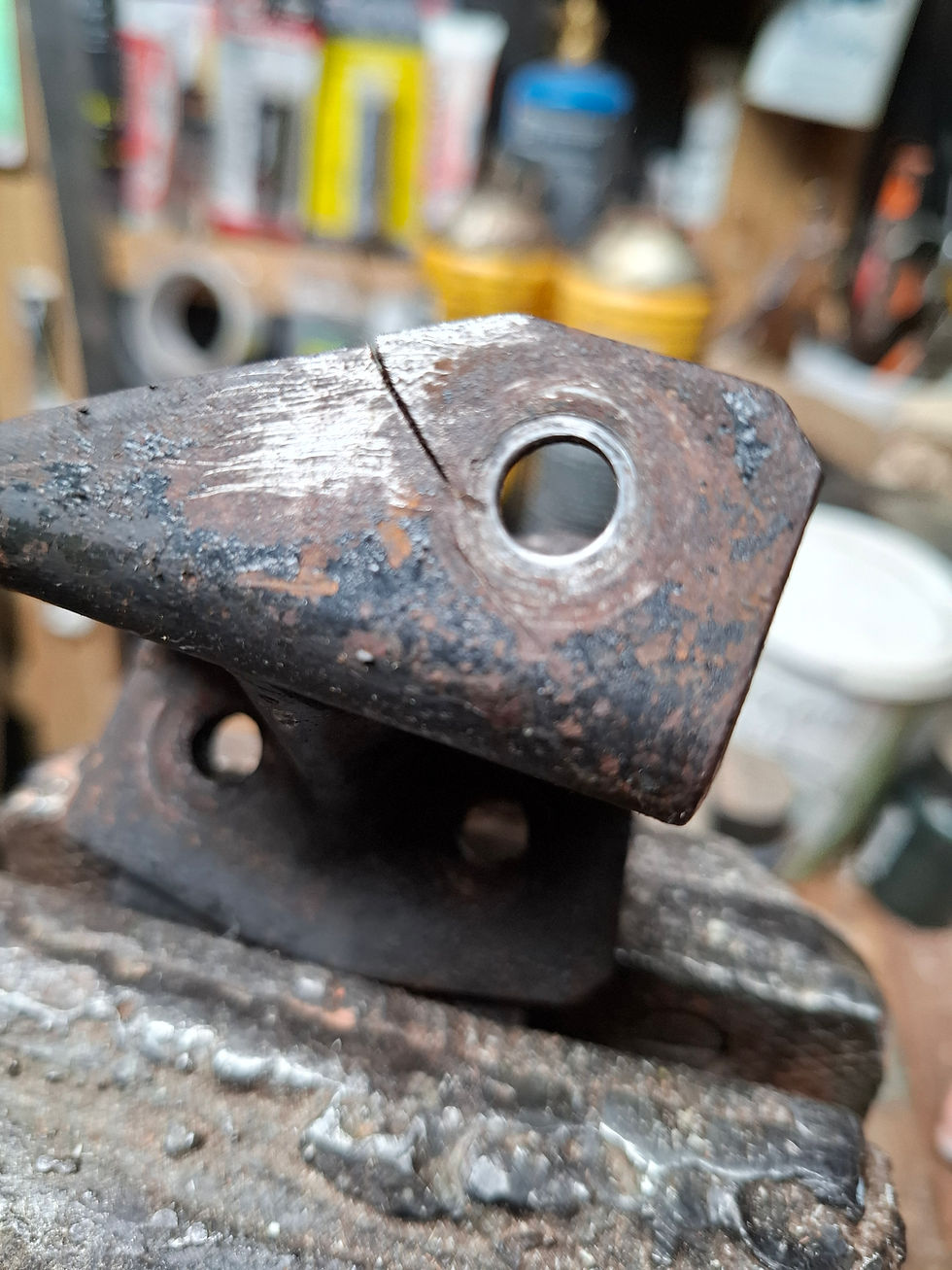 Metal fatigue crack on bracket