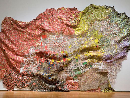 El Anatsui, Stressed World, 2011, Aluminum and copper wire, 442 x 594.4 cm, © El Anatsui, Courtesy of the artist and Jack Shainman Gallery-New York