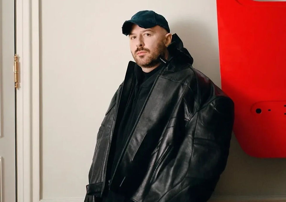 Demna's Gucci is bringing sexy back ... What has politics to do with it?