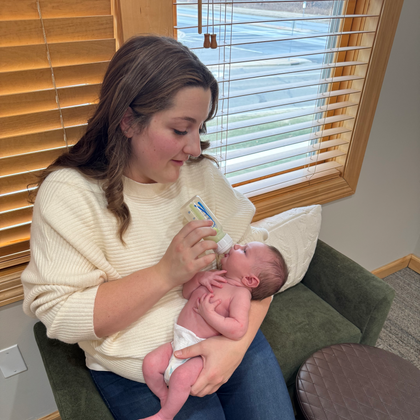 McLain family newborn photo shoot behind the scenes with elsiebel photography burnsville mn