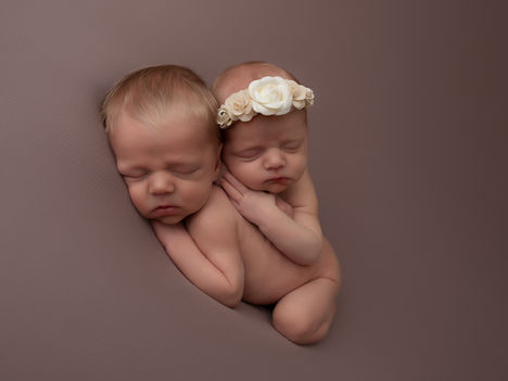 BURNSVILLE MINNESOTA TWIN NEWBORN PHOTOSHOOT