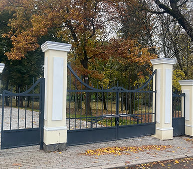 Kompleksowa realizacja i montaż ogrodzeń dla dużej inwestycji deweloperskiej