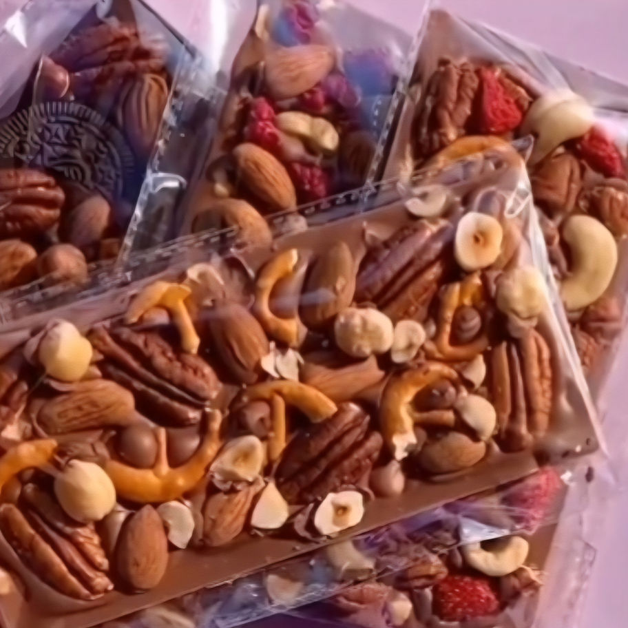 Golden Luxe Nut Bar - Buy Now at Nuit de Cacao