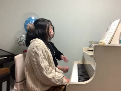 指のトレーニング「ハノン」を連弾で弾いてみた高校生の生徒さん