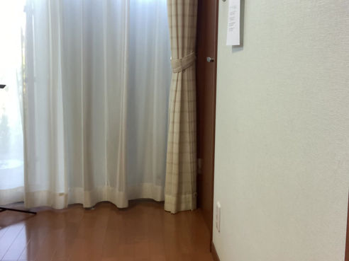 手と足を使って拍子を感じ取る活動をしている年中さんの生徒さん
