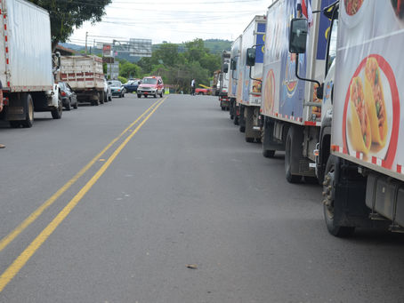 Derrumbes y una enorme roca impiden habilitar paso por Desmonte y Ruta 27