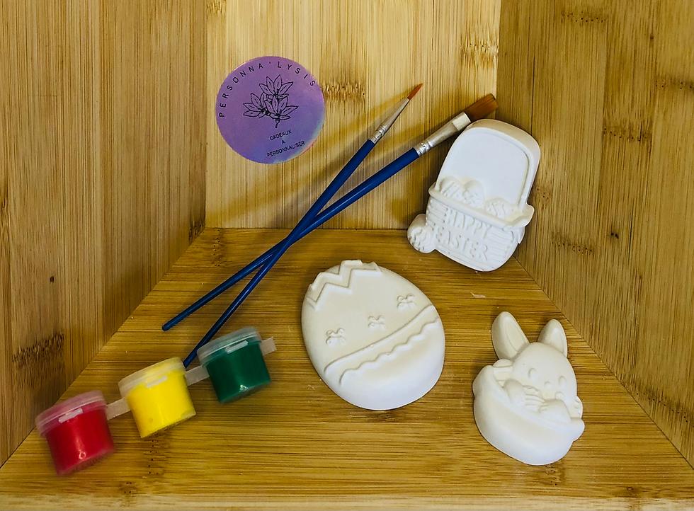 Miniature : kit de peinture en jesmonite composé de 3 figurines de pâques avec 2 pinceaux et 3 petits pots de peinture