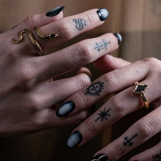 татуювання на пальцях для жінок