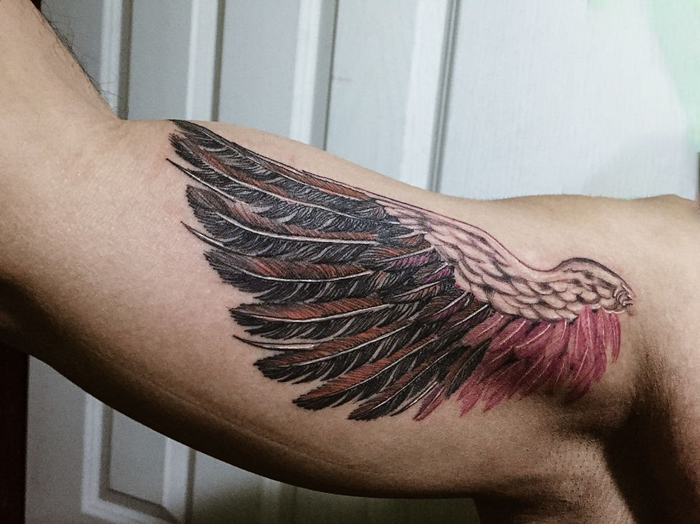 тату крило на руку