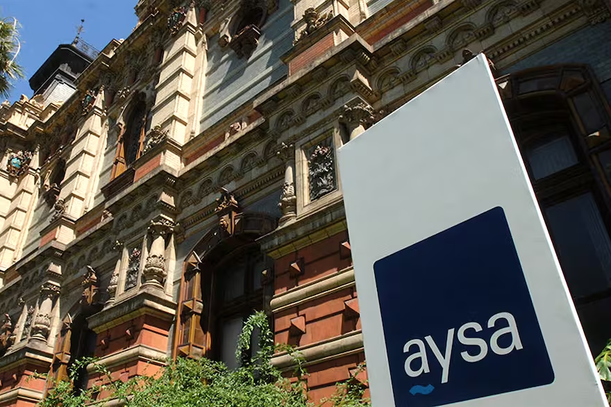 Two Groups Compete for AySA in the Government’s Largest Ongoing Privatization – La Nación | 15/09/26