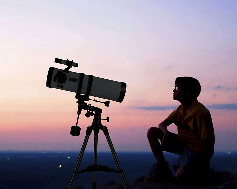 HOW DOES A NEWTONIAN REFLECTOR TELESCOPE WORK?