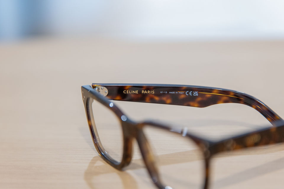 Monture de lunettes CELINE PARIS, motif écaille de tortue.