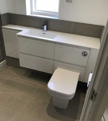 Floating bathroom vanity with integrated basin