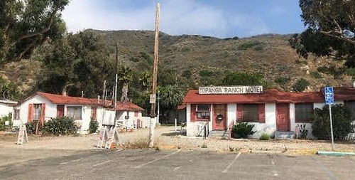 The deteriorating Topanga Ranch Motel in 2021. Photo by RCDSMM Stream Team.Â