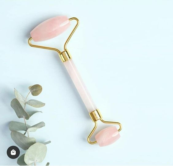 Thumbnail: ROSE QUARTZ FACIAL MASSAGE ROLLER