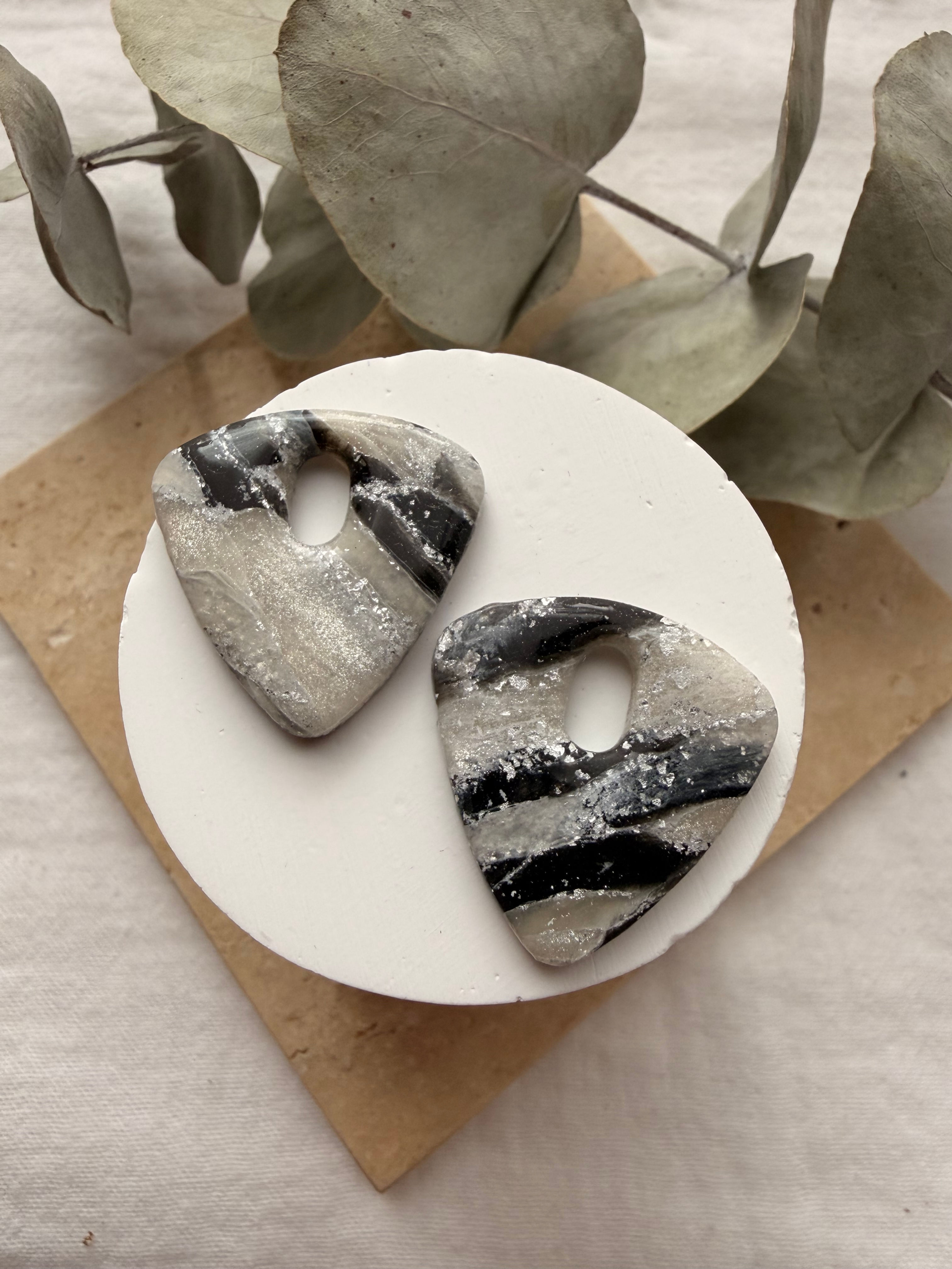 Talya - Noir, nacré, et argent -