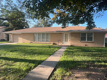 104 W. La Mesa Dr., Dodge City, KS