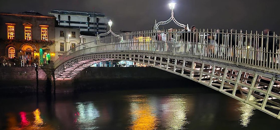 The Merchants Arch Traditional Irish Bar
